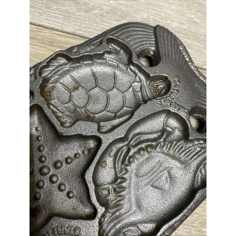 1989 John Wright Co Double Sided Cast Iron Sea Life Cookie Form Vintage